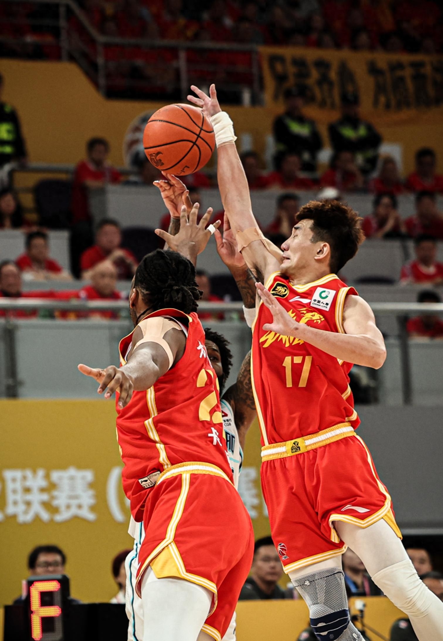 爱游戏体育CBA季后赛倒计时，波尔图国际比赛日防线松动，细节引发关注，气氛紧张，训练强度明显提升的简单介绍