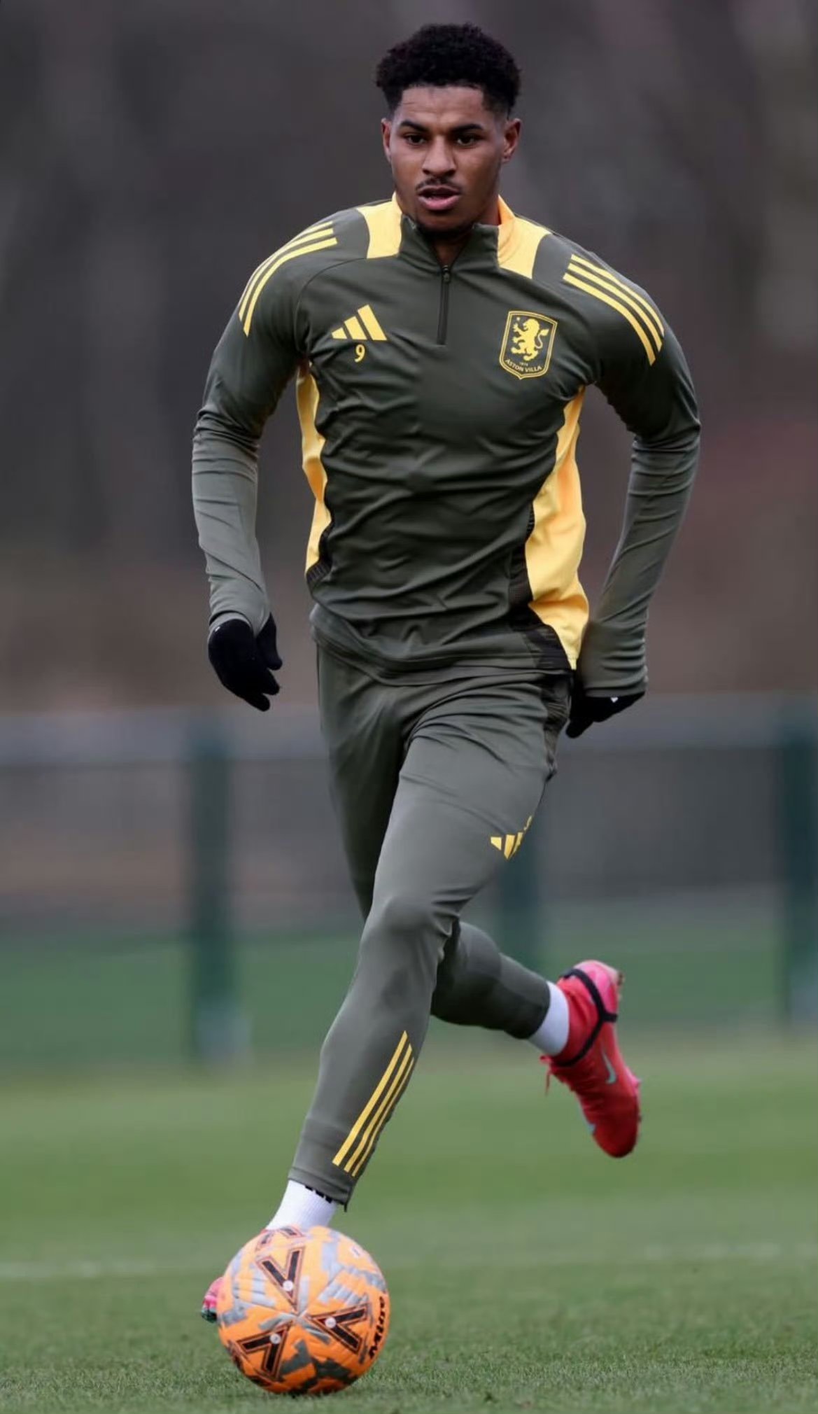 爱游戏体育阿斯顿维拉发布备战花絮，转会期状态回暖，足总杯任务艰巨，训练强度明显提升的简单介绍